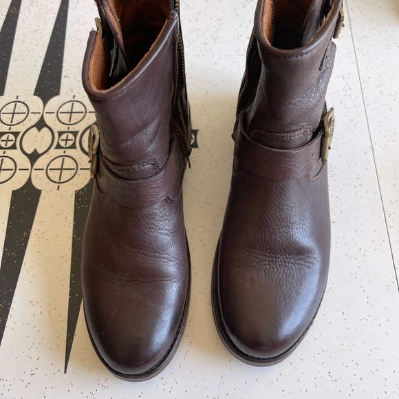 New! Brown Frye boots - Picture 3 of 6